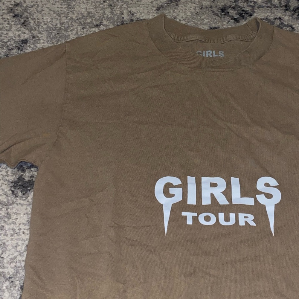 girls tour sorella boutique dark tan graphic tshirt